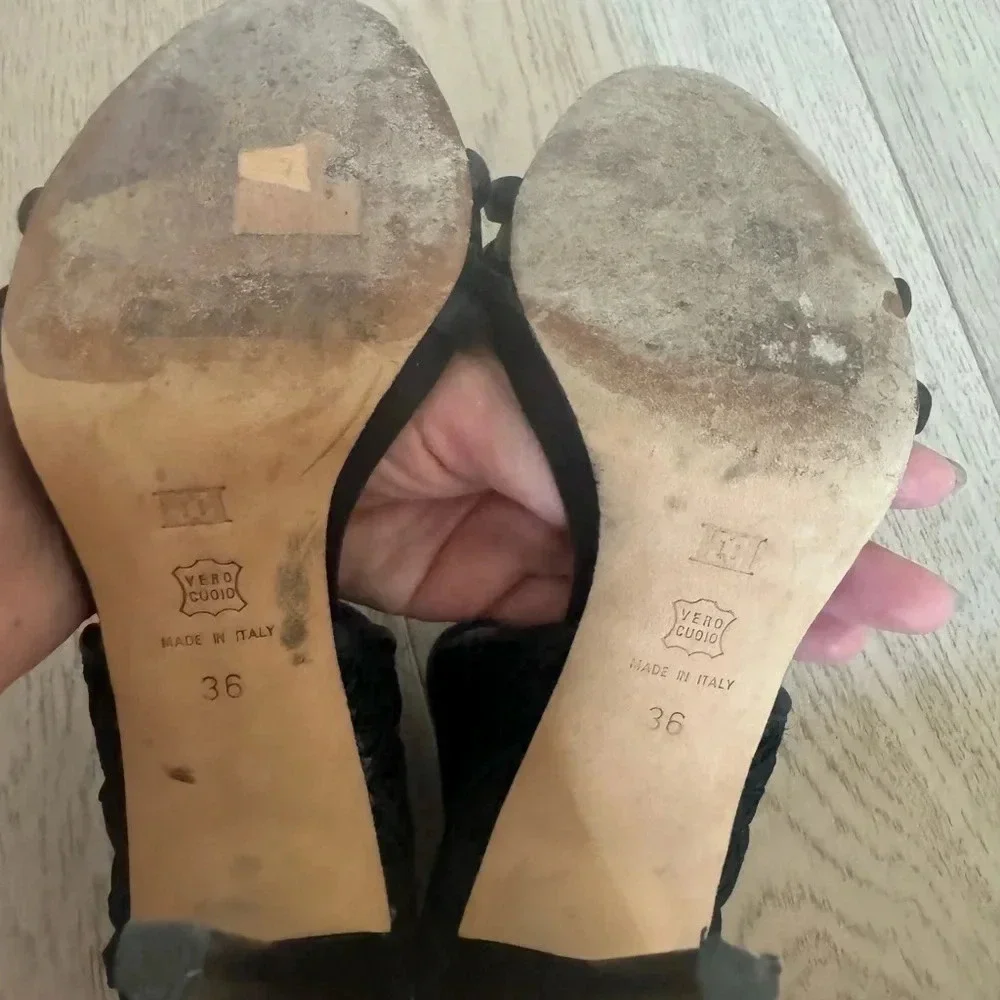 Escada sheepskin black heels